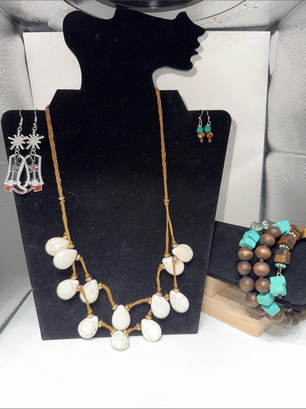 Stone necklace, Earrings and Bracelet